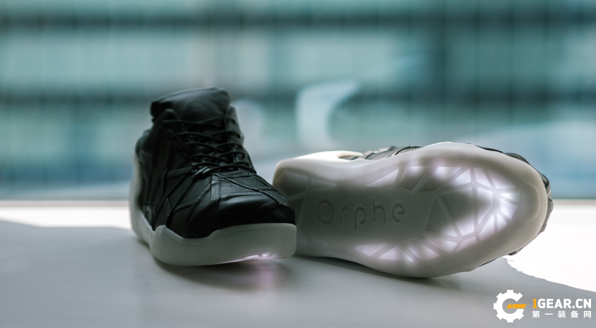 脚踏风火轮Orphe智能LED运动鞋 炫酷版户外装备